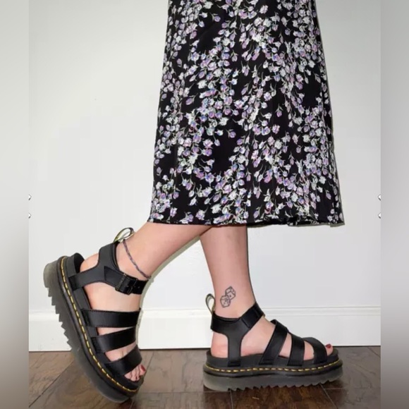 New Dr. Martens Blaire Hydro Leather Platform Sandal in Black RUN LARGE - Picture 3 of 14